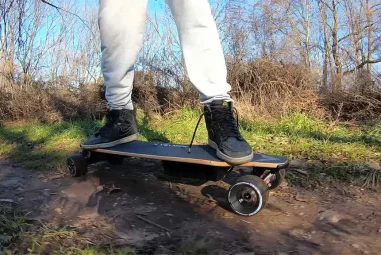 8 Best Commuting Longboards for Work in 2025