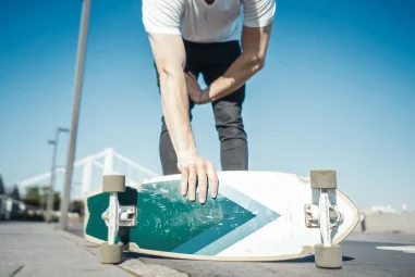 8 Best Cruiser Longboards for City Riding in 2025