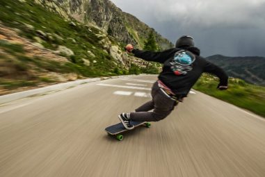 5 Best Downhill Longboards for Sharp Turns in 2025